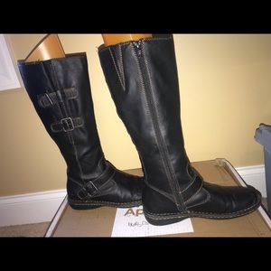 b.o.c. Black boots size 8